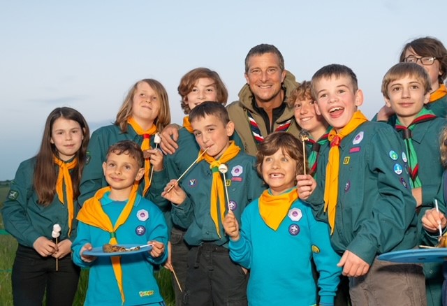 bear-grylls-with-scouts-and-beavers